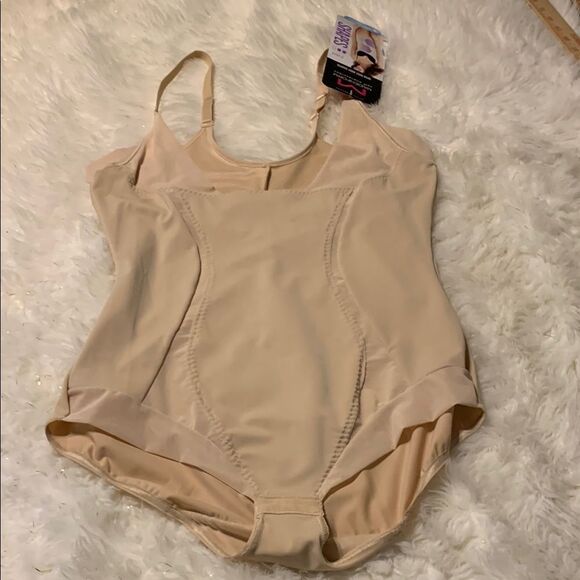 Maidenform Cream Shapewear Intimates Classic Design. NWT - Picture 1 of 7